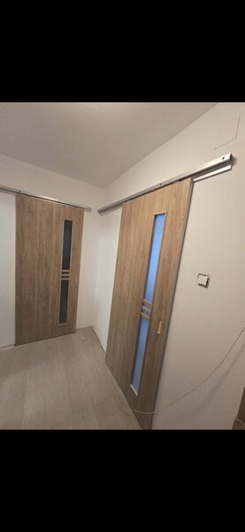 Finisaje interioare: gresie, faianta, parchet, glet, instalatii sanitare.